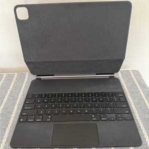 Apple iPad magic Keyboard (for iPad Pro) black